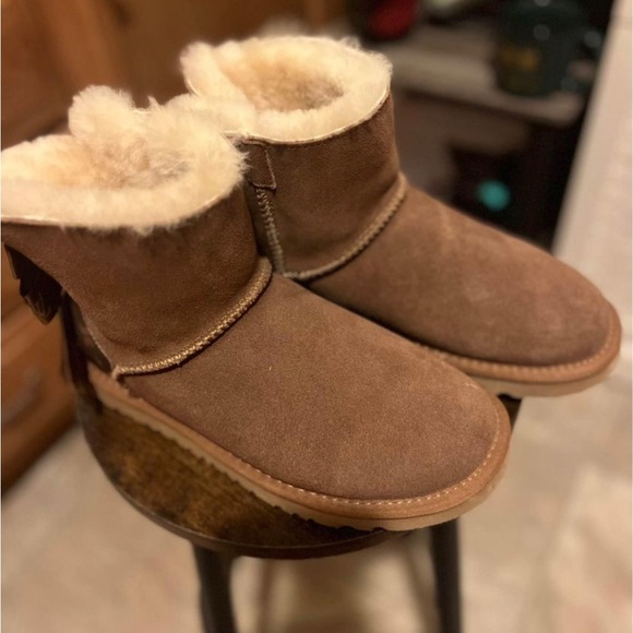 Ugg - Picture 4 of 8